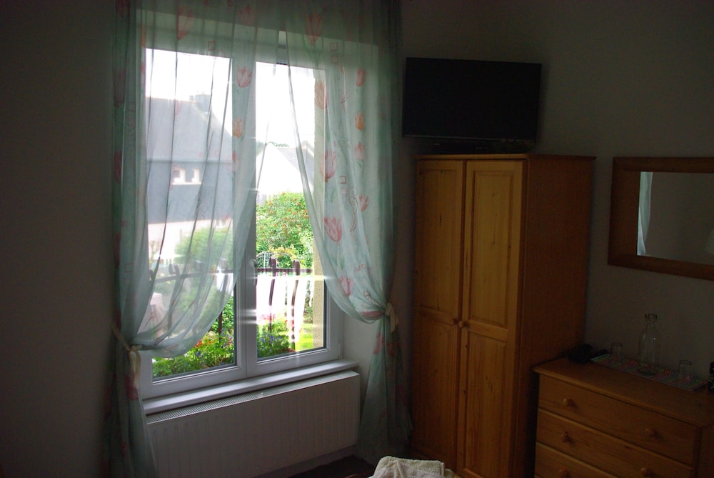 Triple Room, Shared Bathroom (Katie) photo 2