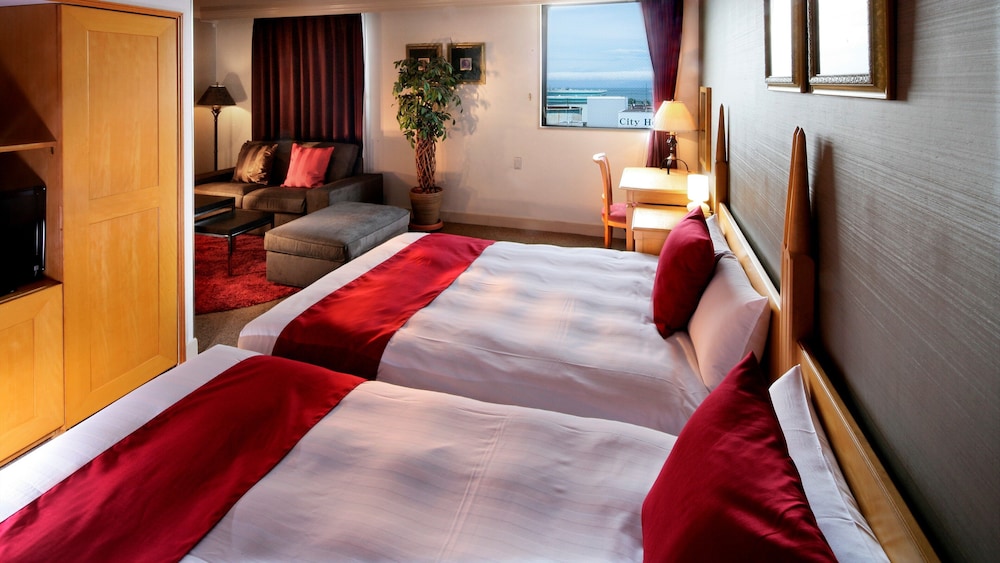 Deluxe Room, 2 Bedrooms, Non Smoking, Partial Ocean View