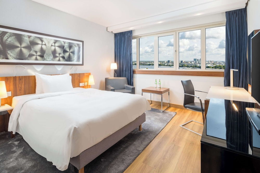 Premium Room, River View thumbnail 5