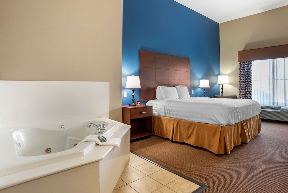 Standard Room, 1 King Bed, Non Smoking, Jetted Tub