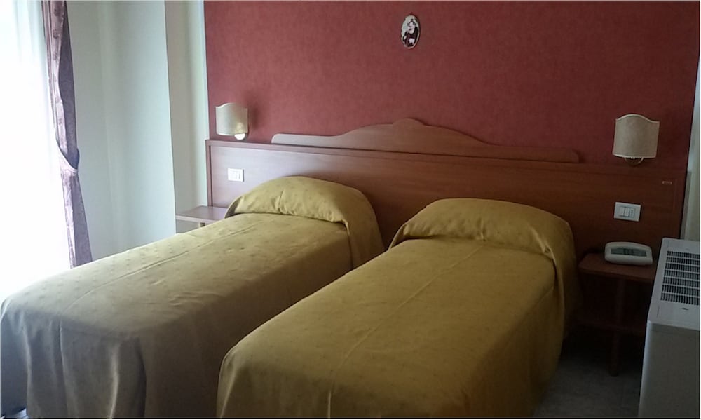 Double or Twin Room photo 3