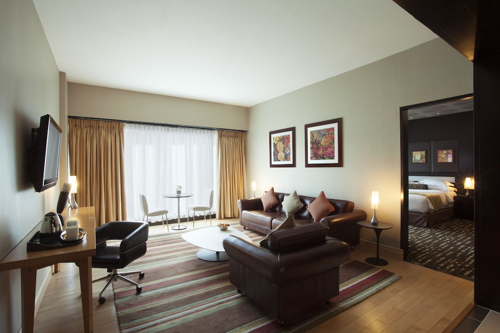 Executive Suite - Photo 8