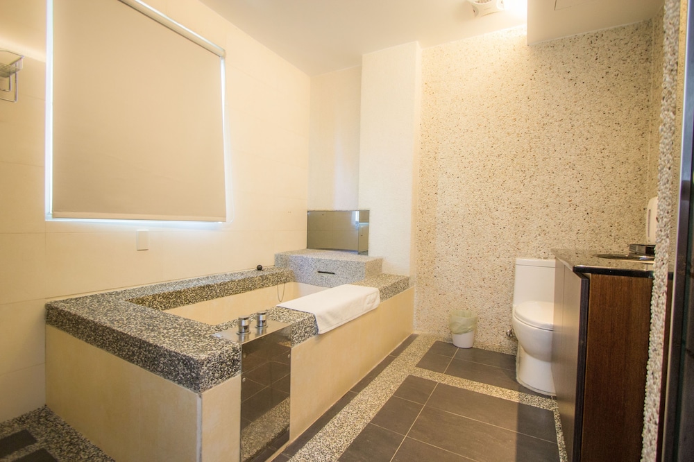 Standard Twin Room - Photo 16