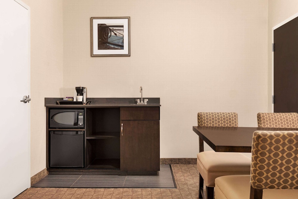 Premium Suite, Multiple Beds, Accessible photo 3