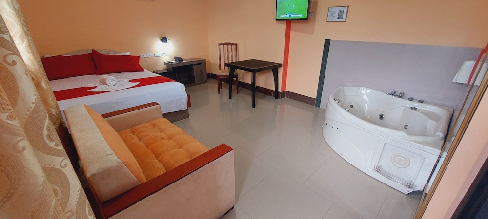 Double Room, 1 King Bed, Bathtub