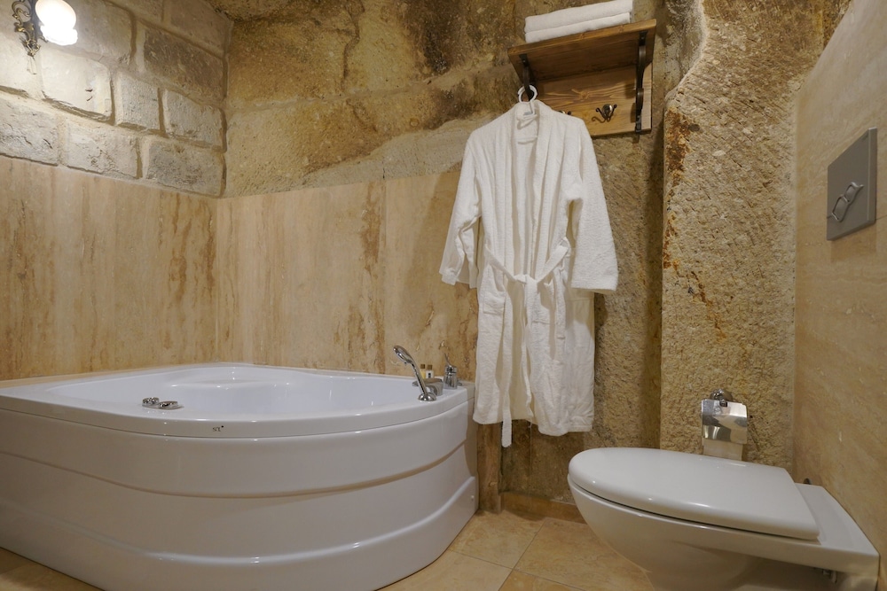 Superior Suite - Photo 7