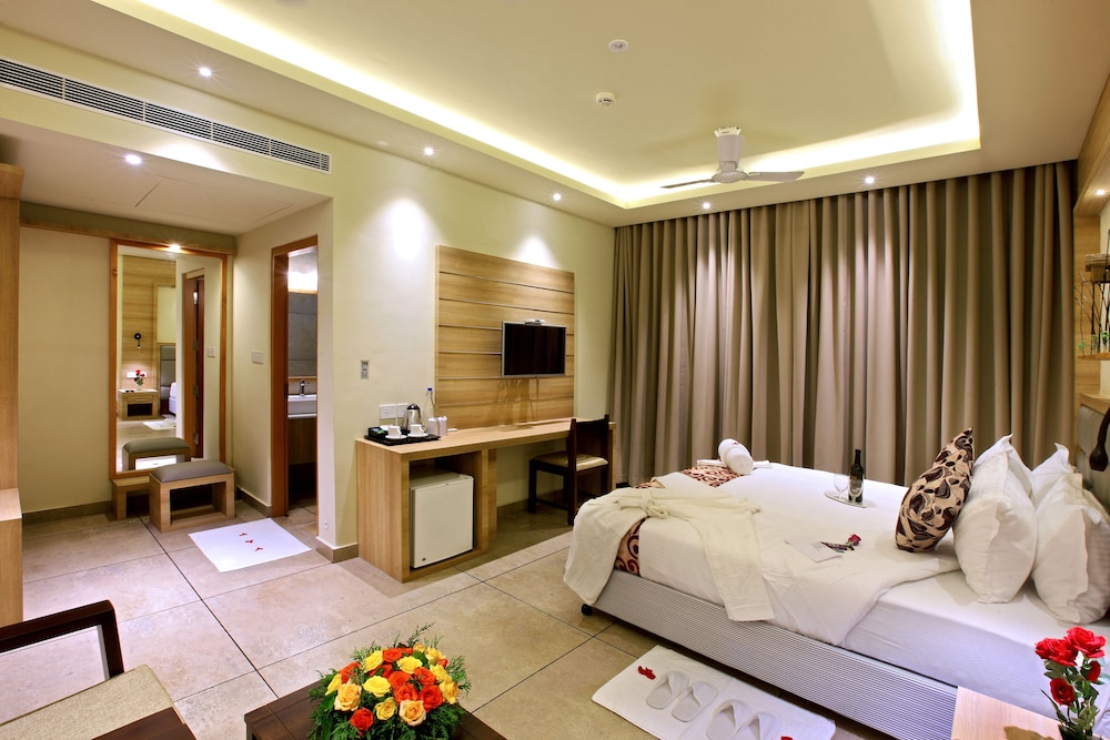 Deluxe Room, 1 King Bed, Non Smoking photo 1