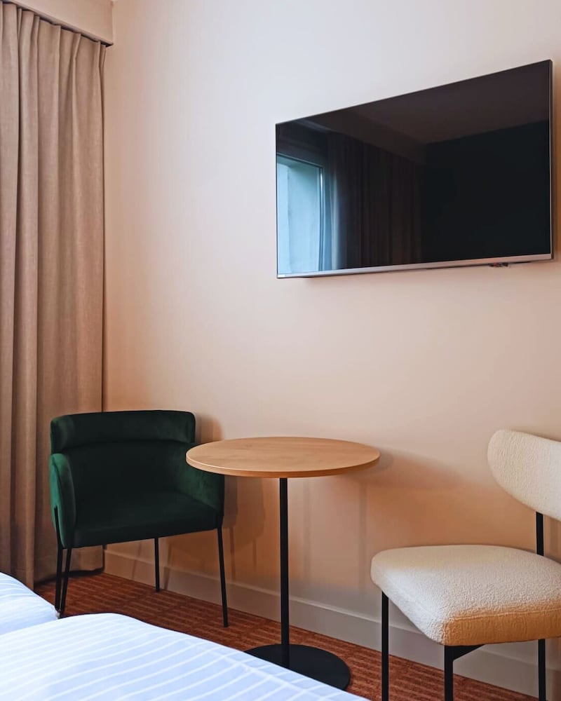 Standard Double Room - Photo 13