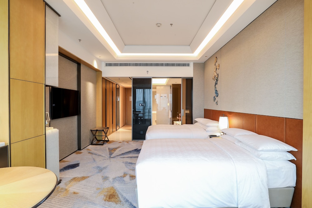 Premier Guest Room, 2 Double Beds - Photo 2