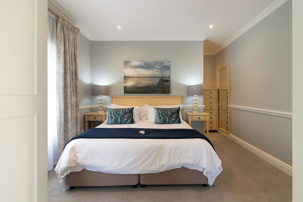 Deluxe Suite - Lake Facing - 12 photo 1