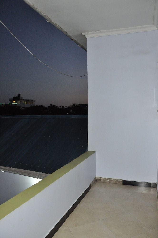 Deluxe Double Room, 1 King Bed, Balcony, City View