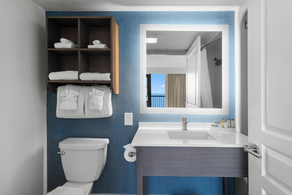 Mariner Oceanfront Deluxe Two Bedroom Condo - Photo 19