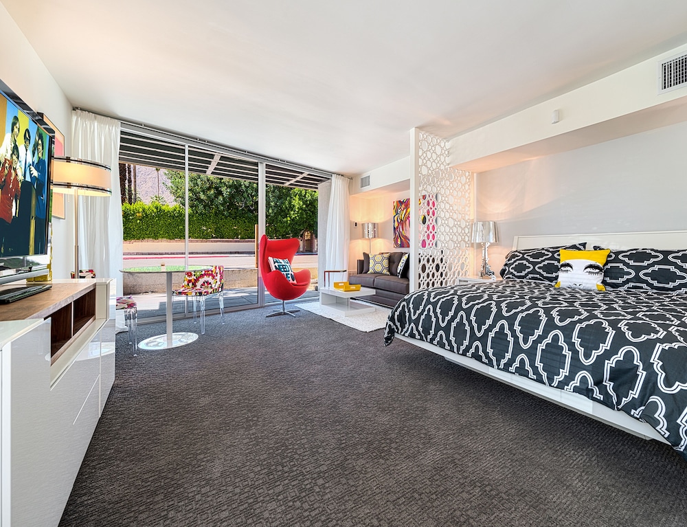 Superior Studio, 1 King Bed - Photo 2