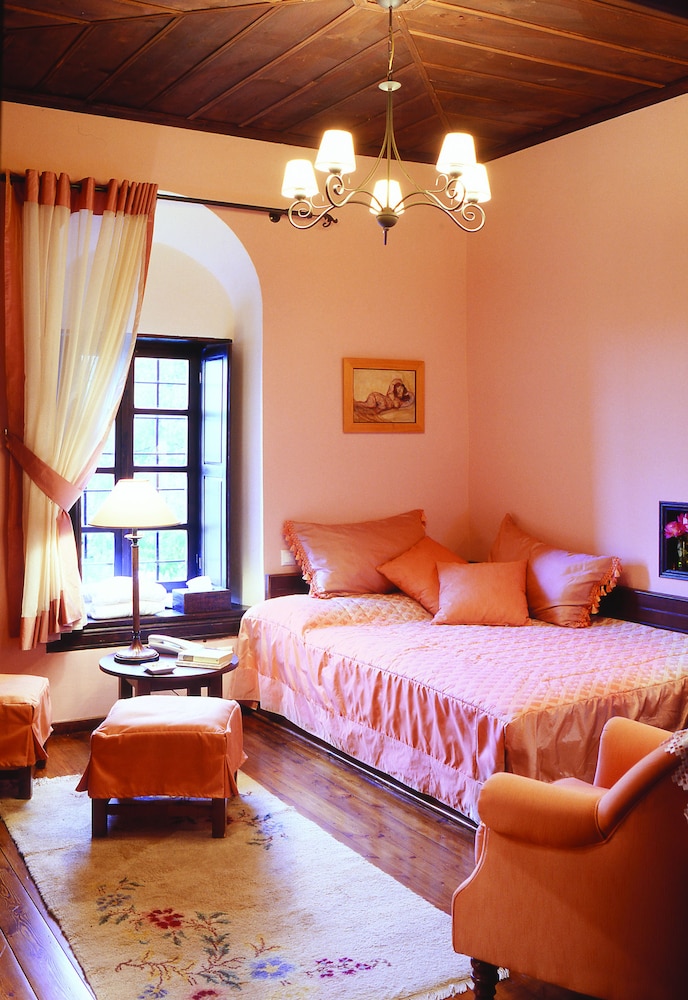 Deluxe Room - Photo 2