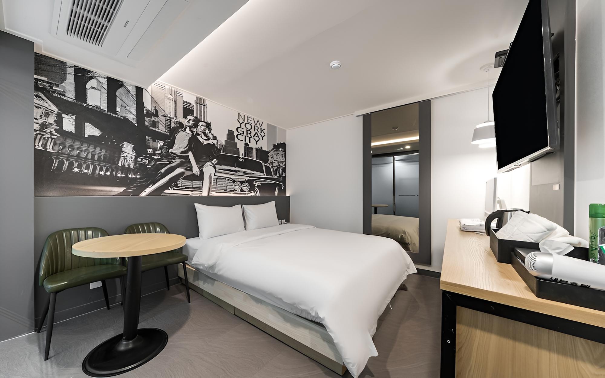 Room (Standard (Netflix/1PC/Smart TV availa) photo 3