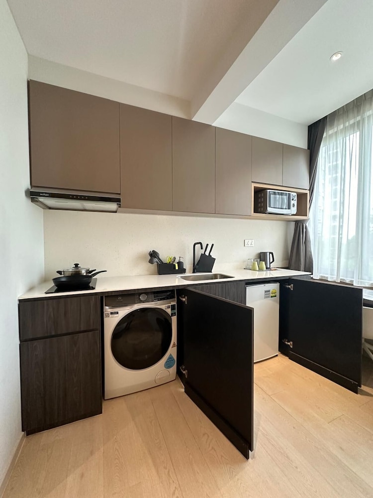 Premium Studio, 1 King Bed photo 3