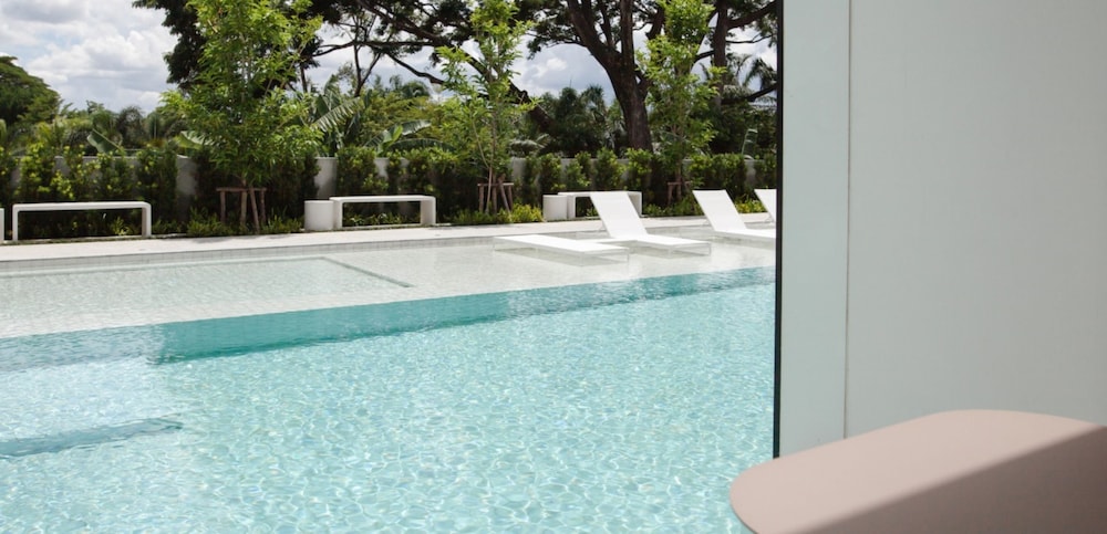 Grand Deluxe Pool Access - Photo 7