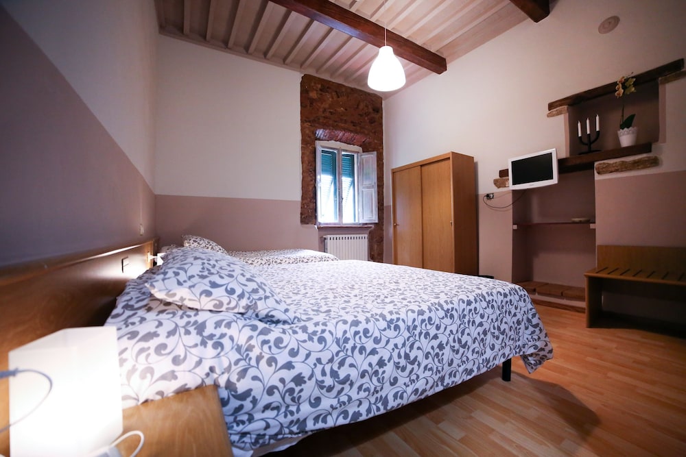 Basic Triple Room photo 1
