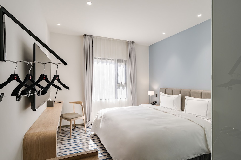 Standard Double Room (with window)