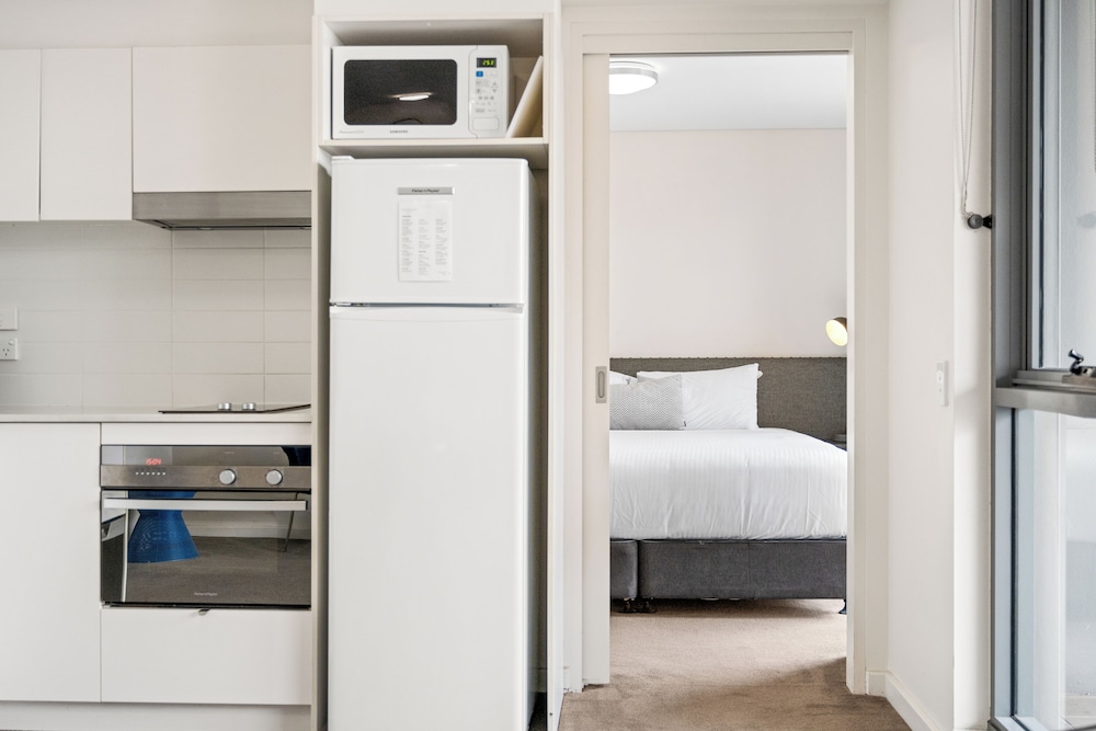 Suite, 1 Queen Bed, Non Smoking (Upgrade) photo 2