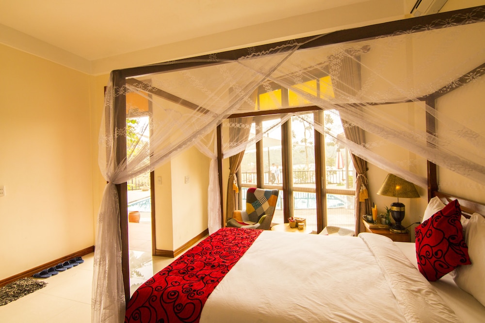 Deluxe Room, Pool View photo 2
