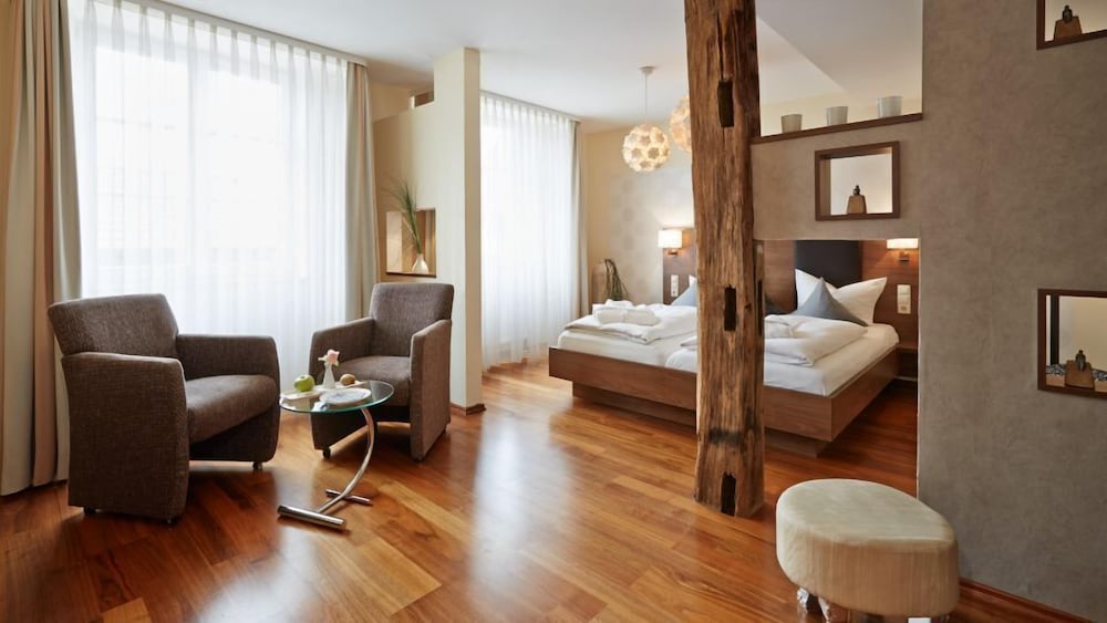 Deluxe Double Room - Photo 9