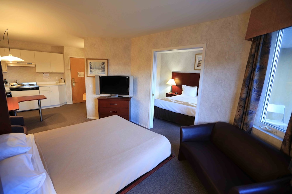 Suite, 2 Queen Beds, Non Smoking - Photo 3