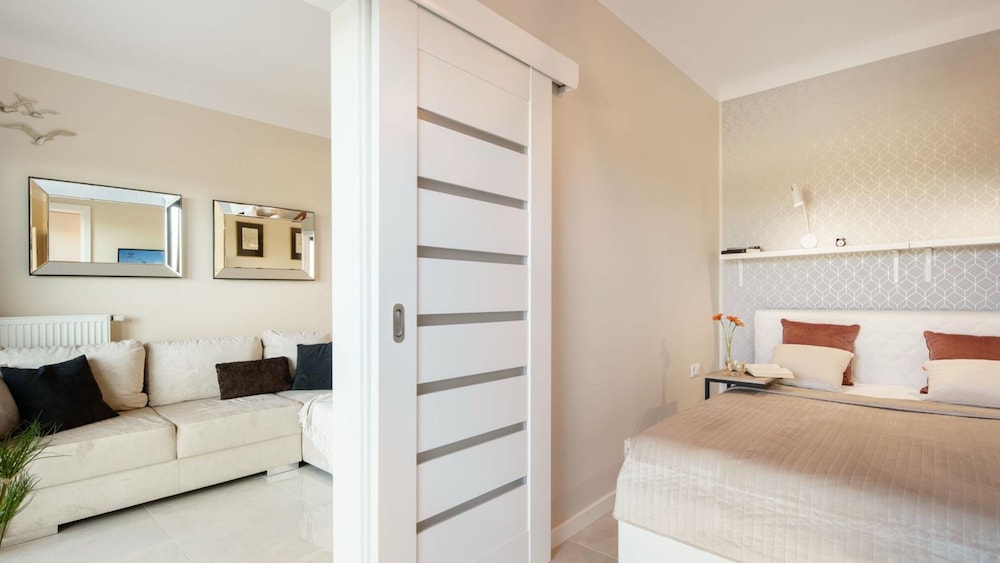 Apartment (31 E Gold) photo 3