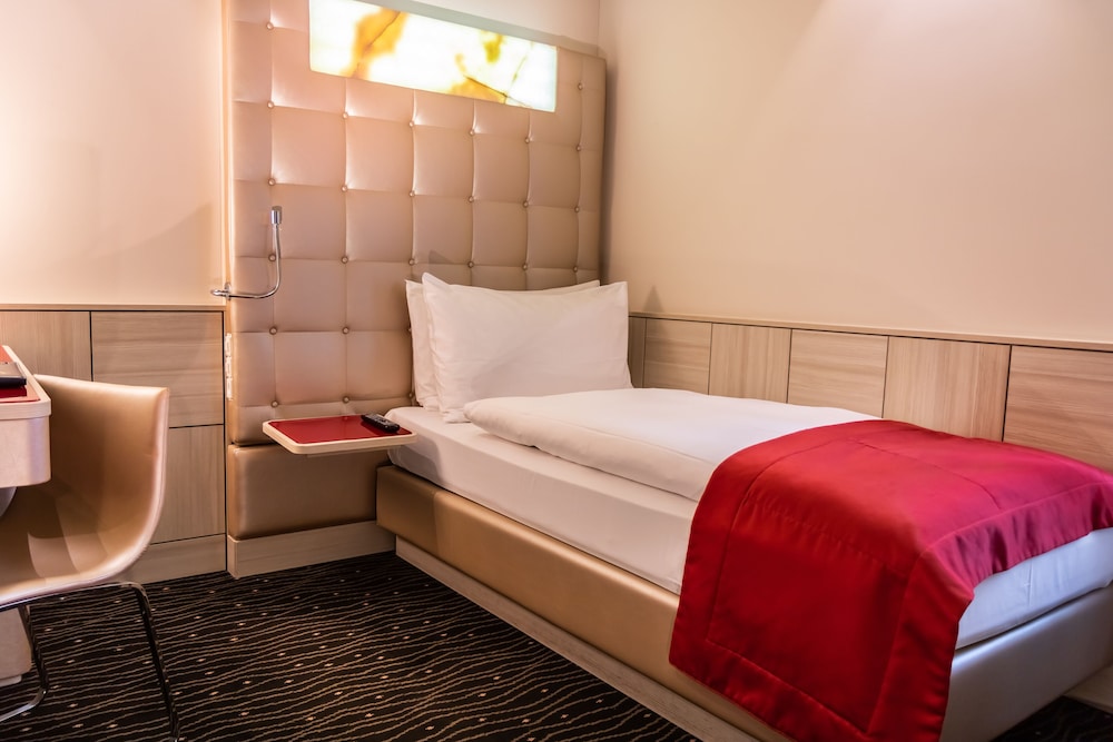 Standard Single Room thumbnail 5