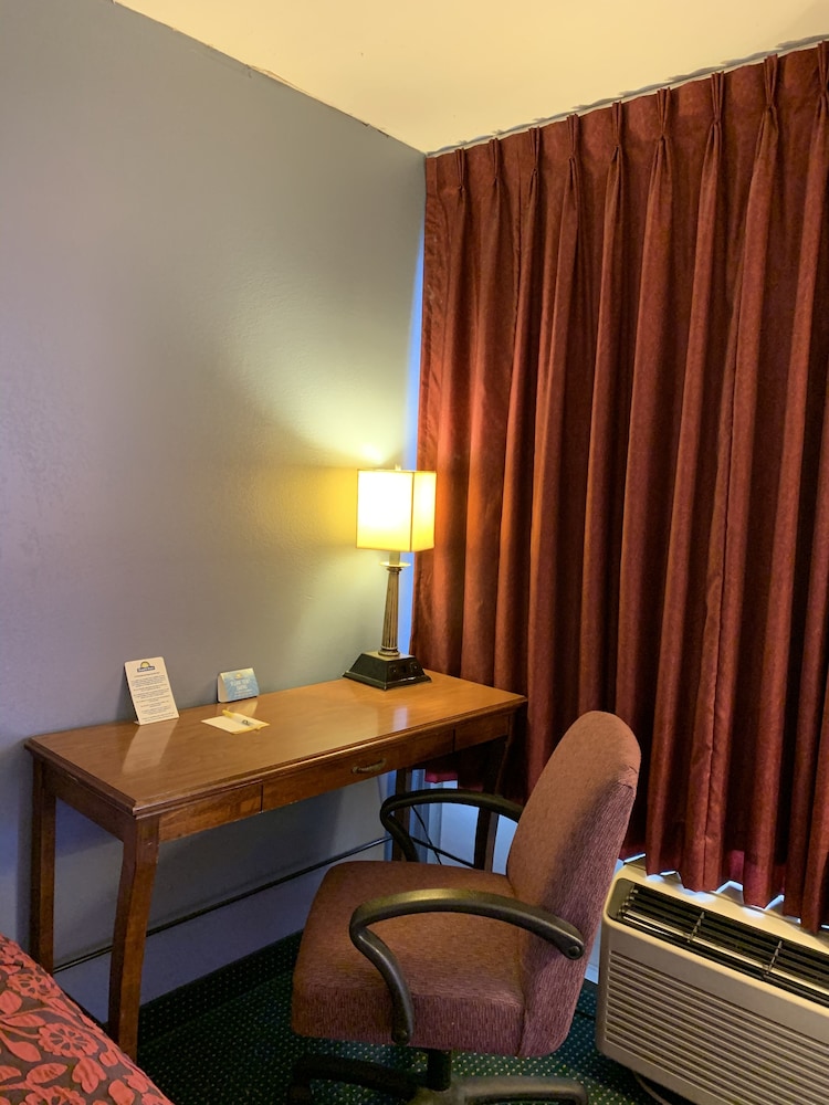 Room, 2 Queen Beds, Accessible, Non Smoking - Photo 4