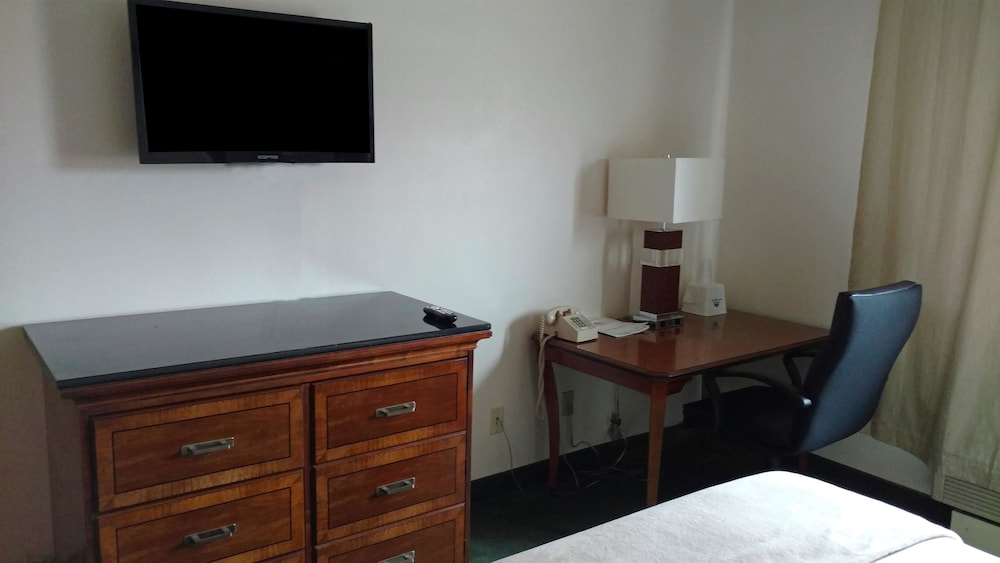 Room, 1 Queen Bed, Non Smoking - Photo 2