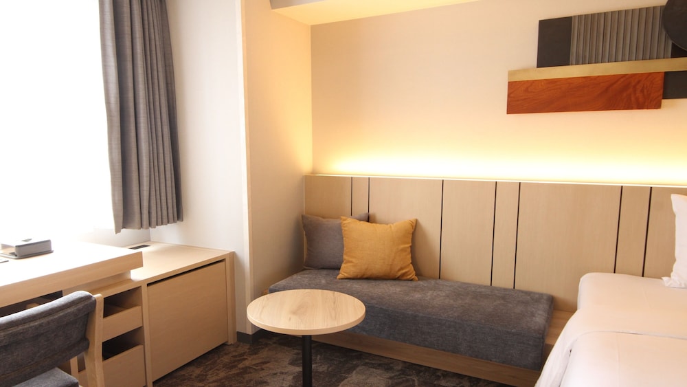 Premium Room, 1 King Bed, Non Smoking, Corner - Photo 2