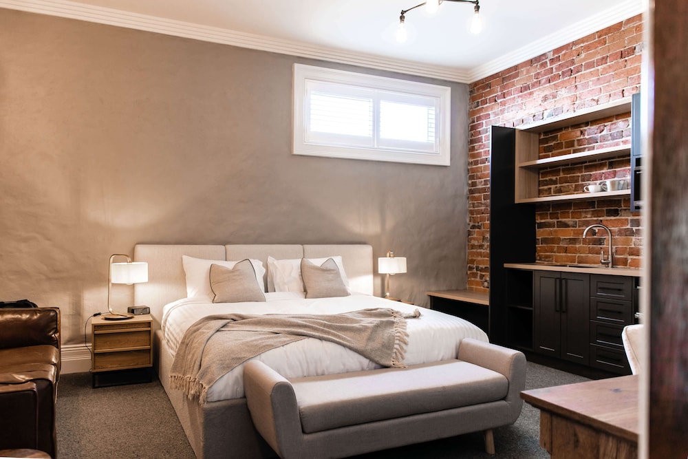 Executive Room, Fireplace photo 1