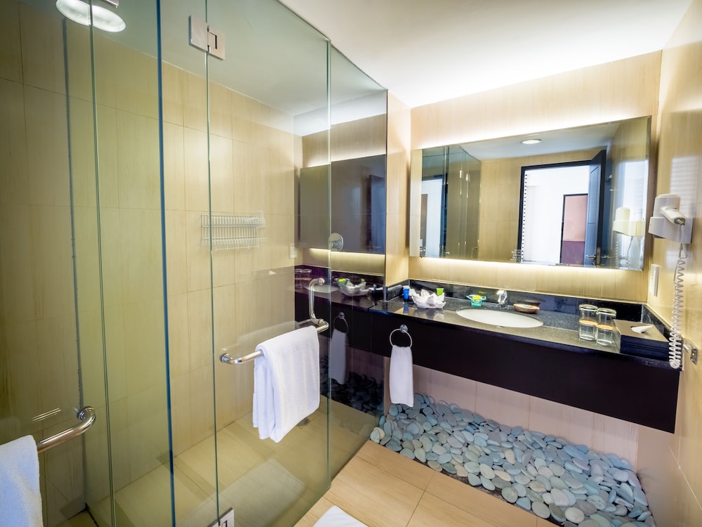3 Bedroom Suite - Photo 3