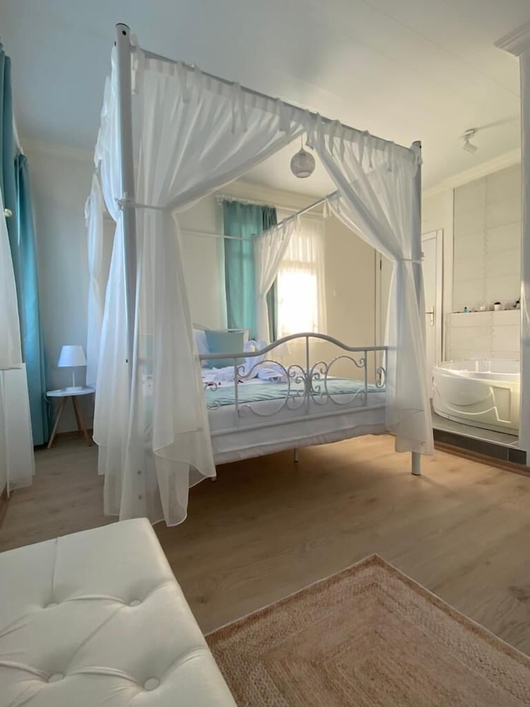 Honeymoon Double Room photo 2