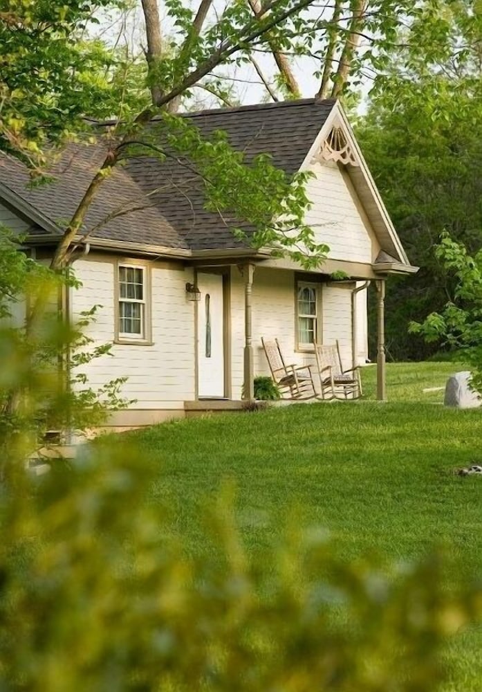Deluxe Cottage, 1 Queen Bed, Non Smoking (Woodside View) photo 2
