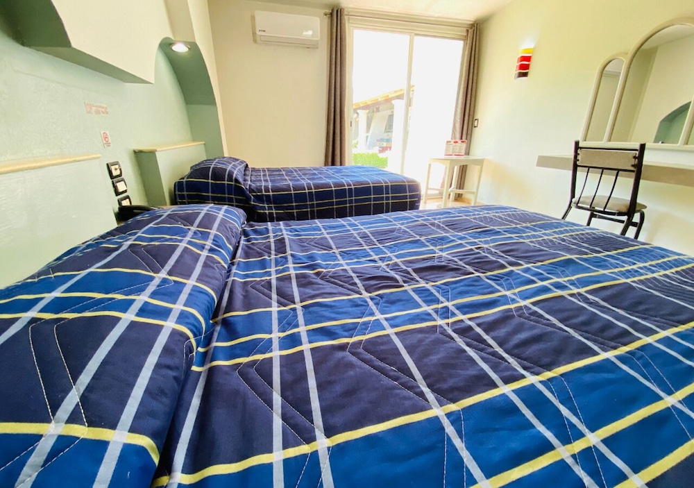 Executive Room, 1 Bedroom, Non Smoking, Pool View photo 3