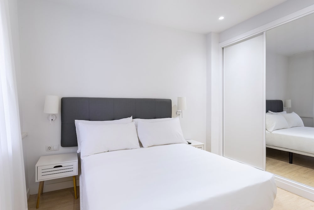 Apartment, 1 Bedroom - Photo 2