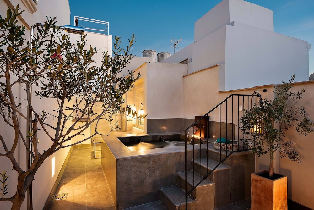 Grand Room, Terrace (Pool) - Photo 4