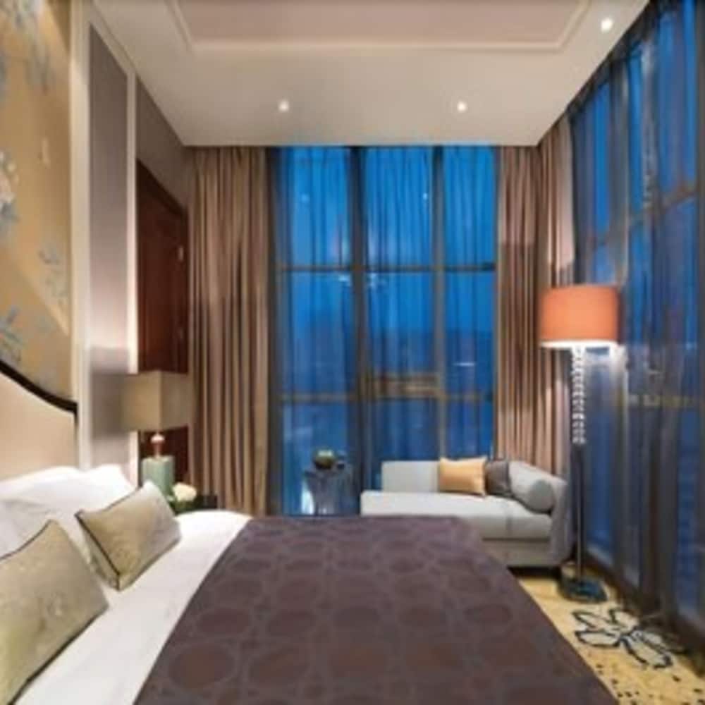 Business Suite photo 3