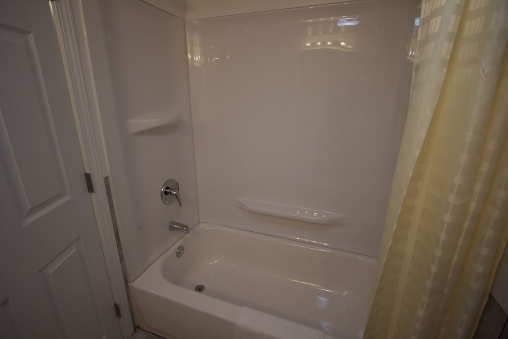 Standard Room, 1 King Bed (Exterior Corridor) - Photo 2