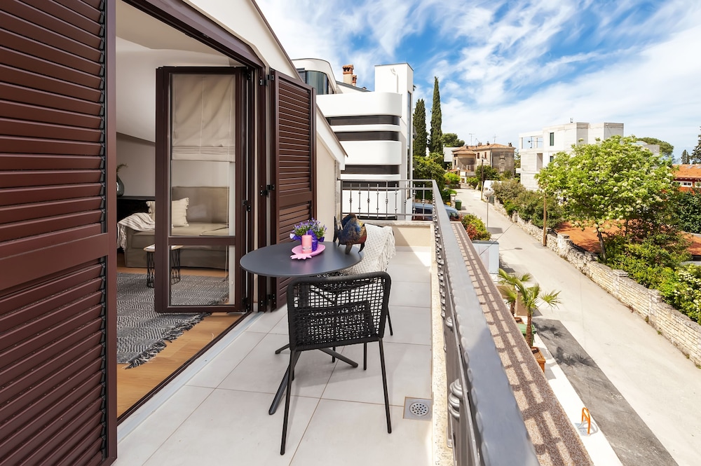 Deluxe Studio, Balcony - Photo 15