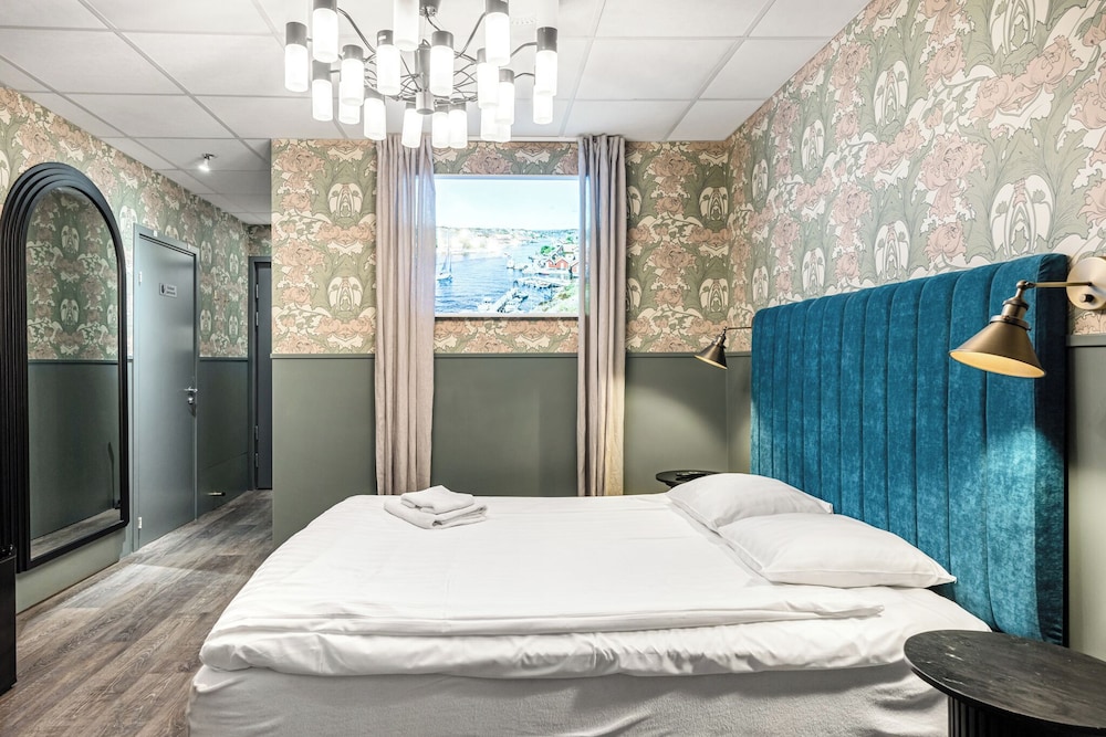 Executive Suite, No Windows