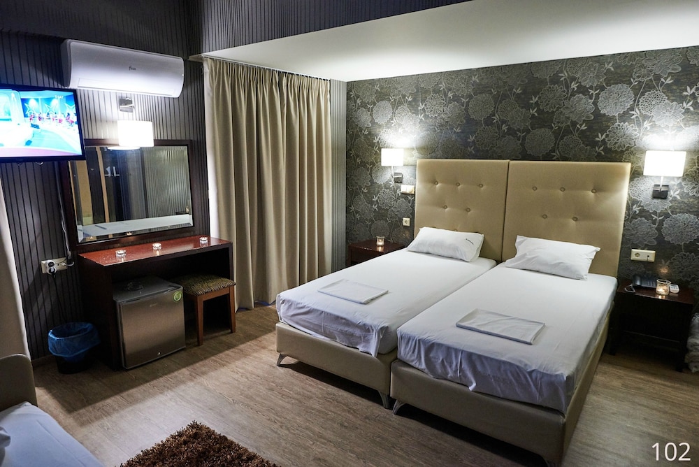 Deluxe Triple Room photo 3