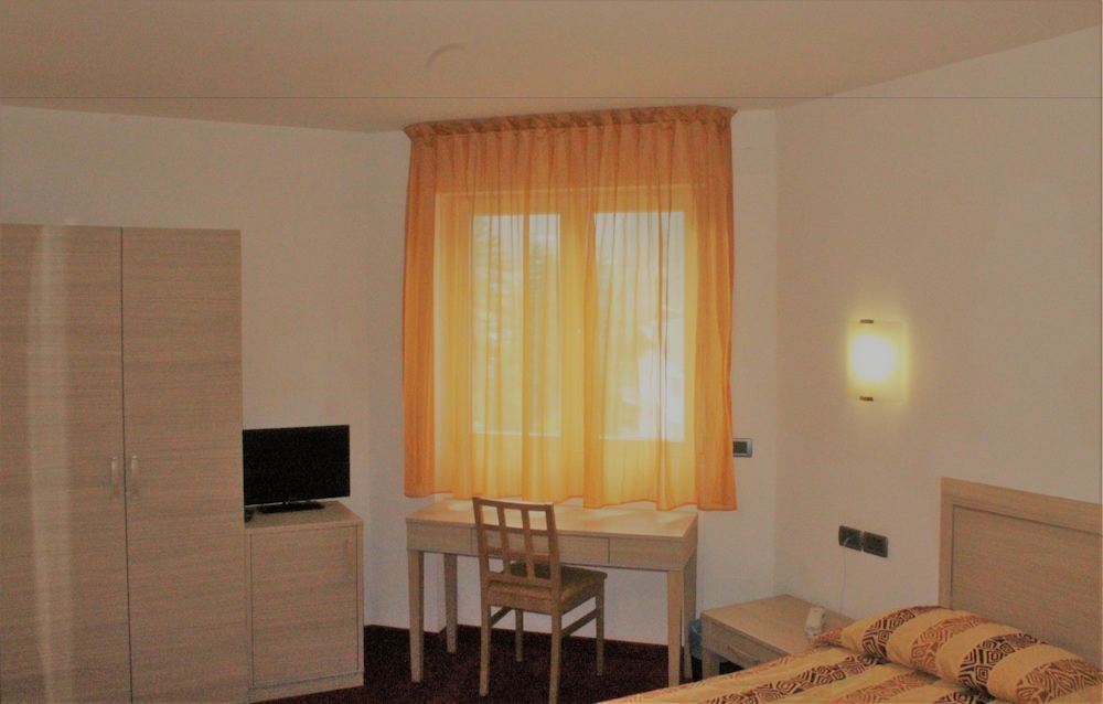 Standard Double Room - Photo 2