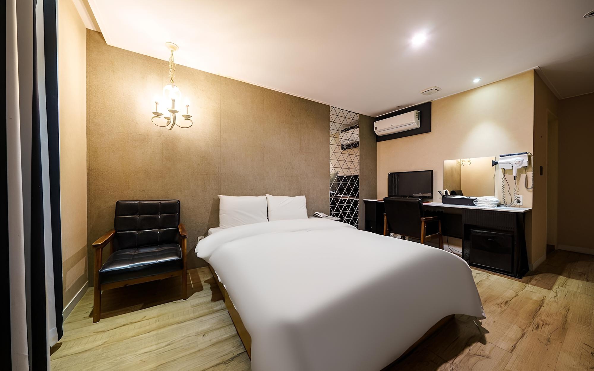 Room (Suite - RTX 2060 1PC (Disney Plus ava) - Photo 1