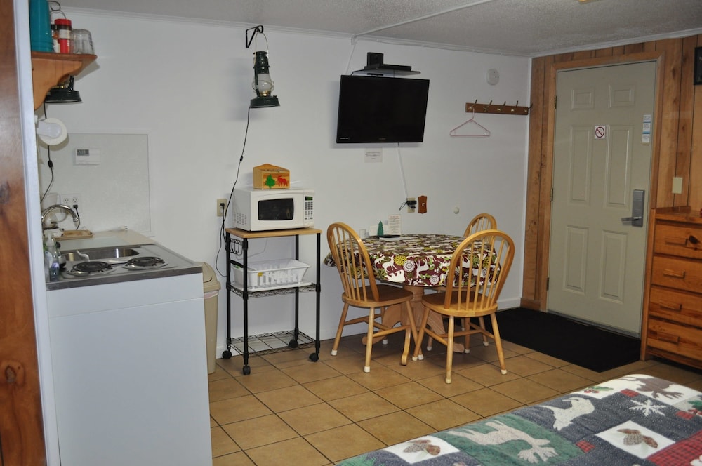 Deluxe Room, Multiple Beds, Kitchenette photo 3