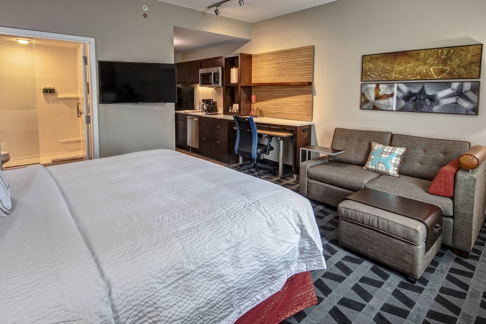 Studio, 1 King Bed with Sofa bed (Hearing Accessible) - Photo 3