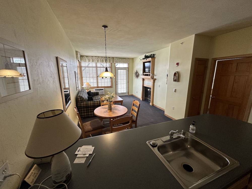 Comfort Suite photo 2