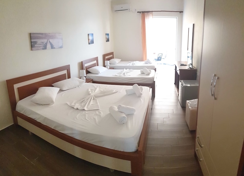 Panoramic Quadruple Room, Sea View photo 3
